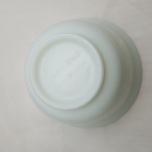Hamilton Beach Milk Glass Mixing Bowl - Picture 3 of 13